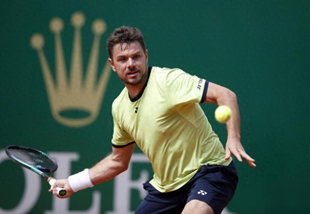 架抬出球场 架抬出球场